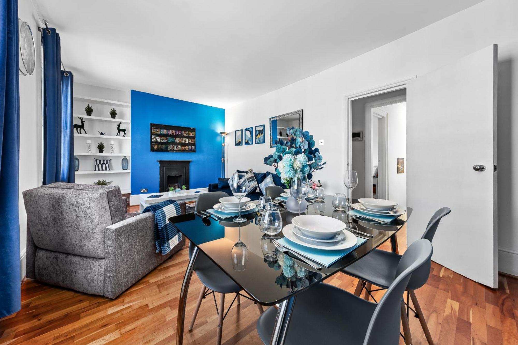 Balcony Blue Theme 1 Bedroom Central London Luxury Flat Near Hyde Park! Accommodates Up To 6! Double Sofa Bed And Next To Station! Esterno foto