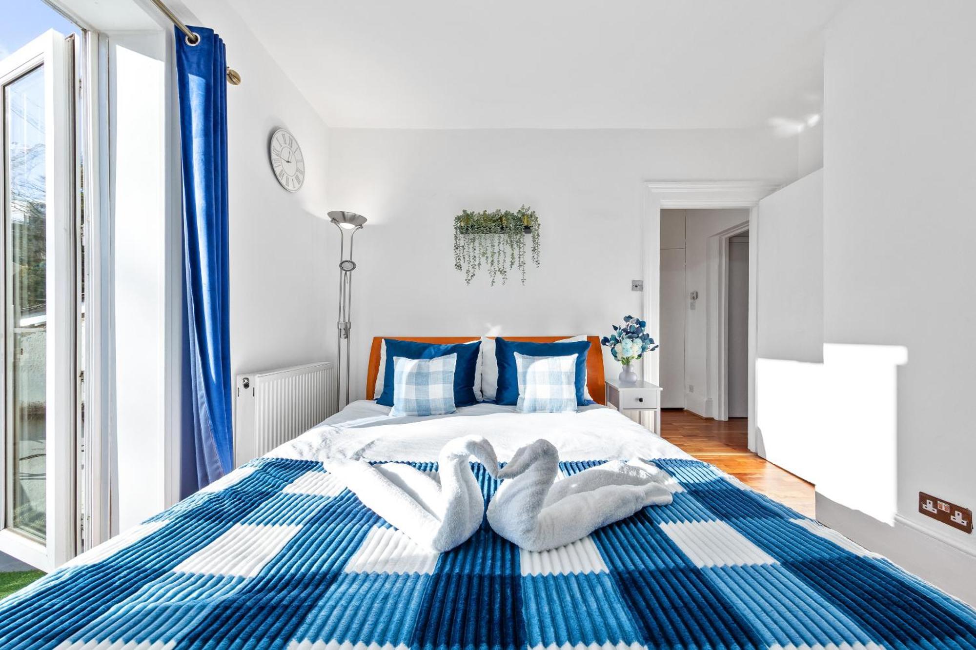 Balcony Blue Theme 1 Bedroom Central London Luxury Flat Near Hyde Park! Accommodates Up To 6! Double Sofa Bed And Next To Station! Esterno foto