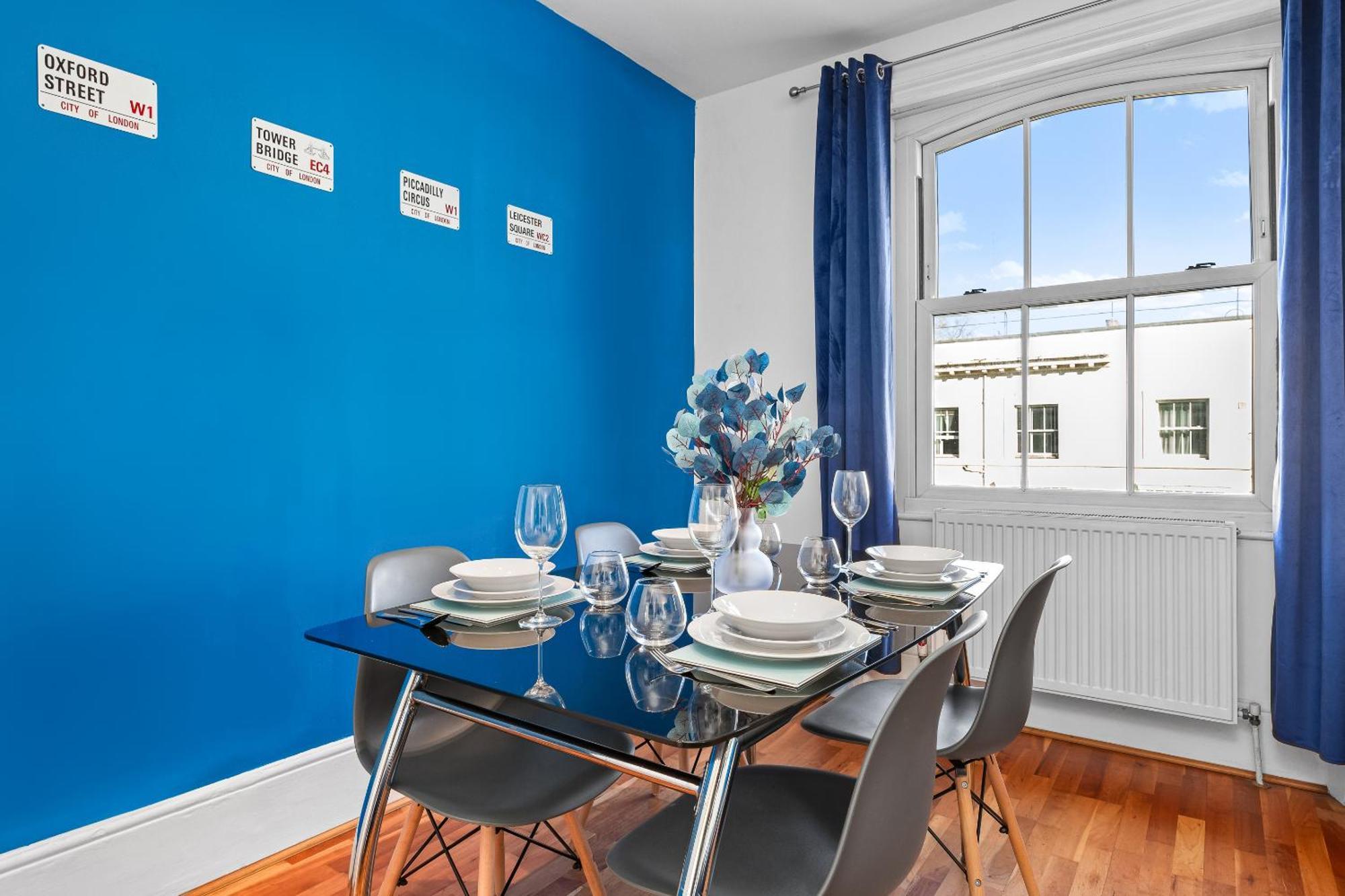 Balcony Blue Theme 1 Bedroom Central London Luxury Flat Near Hyde Park! Accommodates Up To 6! Double Sofa Bed And Next To Station! Esterno foto