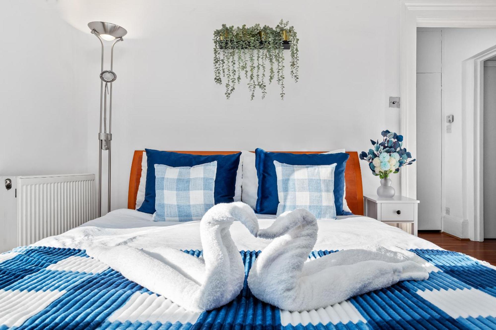 Balcony Blue Theme 1 Bedroom Central London Luxury Flat Near Hyde Park! Accommodates Up To 6! Double Sofa Bed And Next To Station! Esterno foto