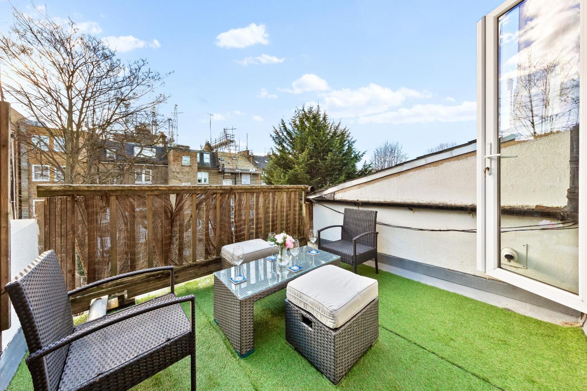 Balcony Blue Theme 1 Bedroom Central London Luxury Flat Near Hyde Park! Accommodates Up To 6! Double Sofa Bed And Next To Station! Esterno foto