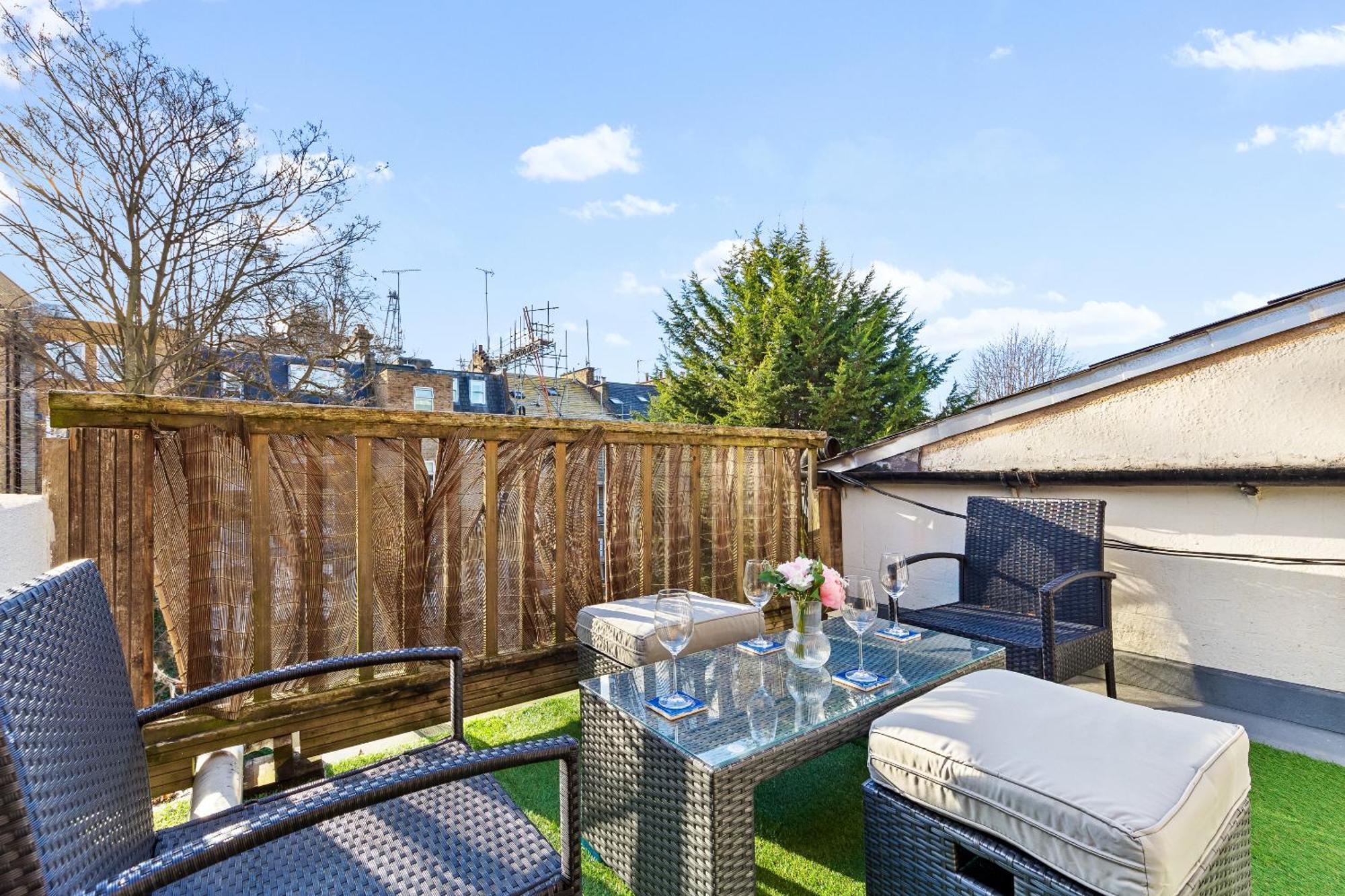 Balcony Blue Theme 1 Bedroom Central London Luxury Flat Near Hyde Park! Accommodates Up To 6! Double Sofa Bed And Next To Station! Esterno foto