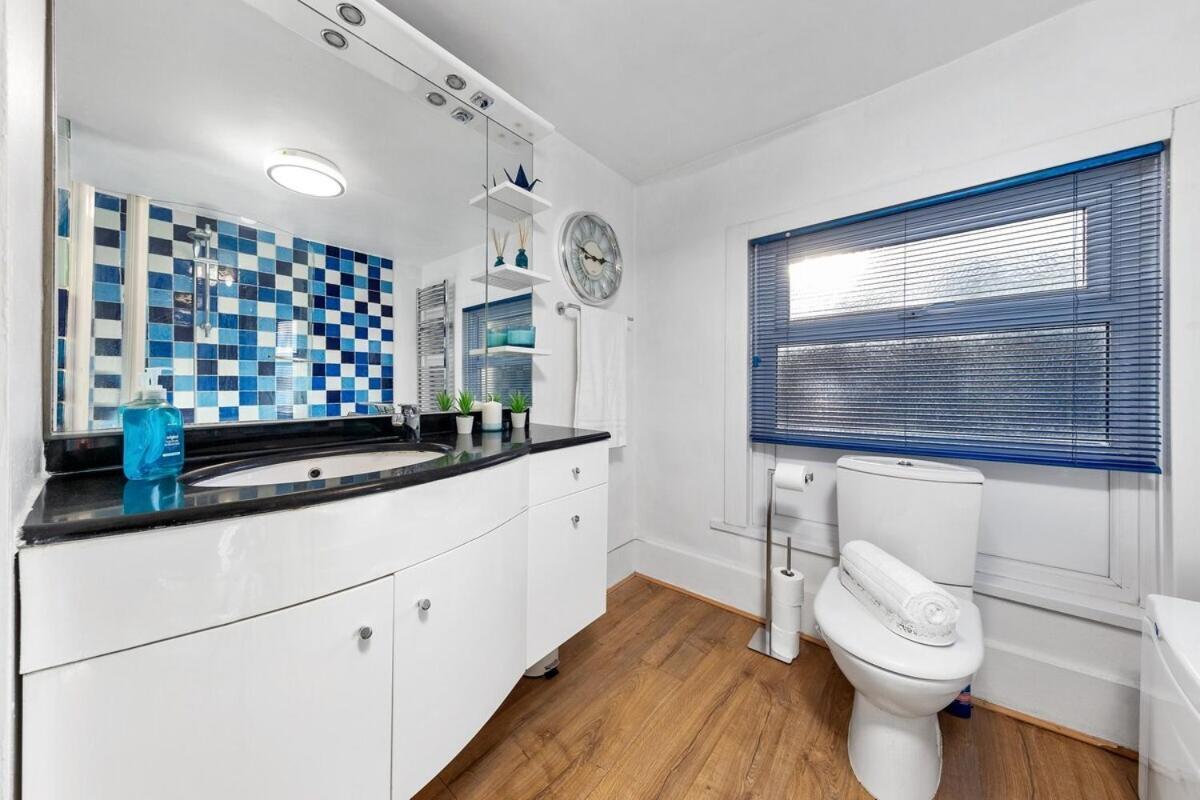 Balcony Blue Theme 1 Bedroom Central London Luxury Flat Near Hyde Park! Accommodates Up To 6! Double Sofa Bed And Next To Station! Esterno foto