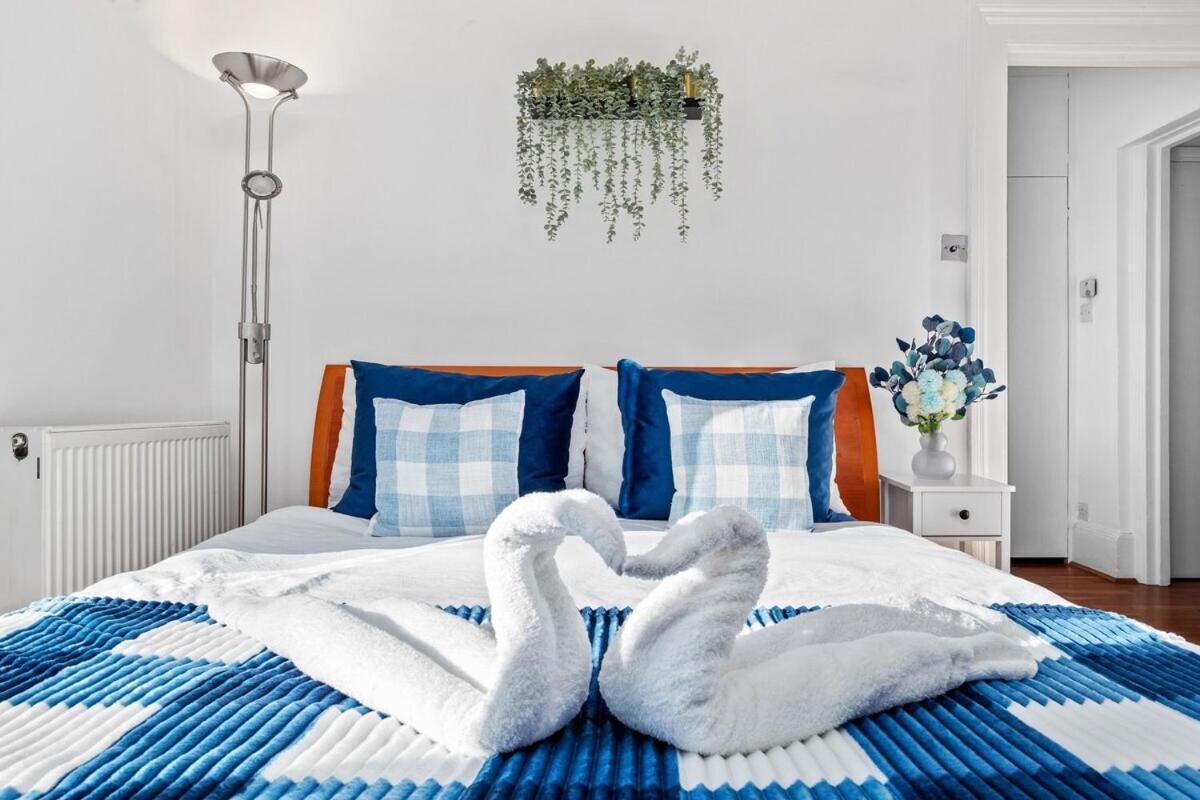 Balcony Blue Theme 1 Bedroom Central London Luxury Flat Near Hyde Park! Accommodates Up To 6! Double Sofa Bed And Next To Station! Esterno foto