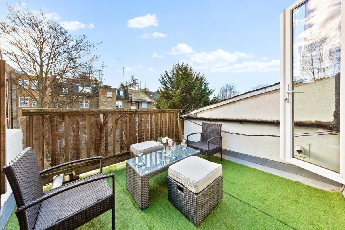 Balcony Blue Theme 1 Bedroom Central London Luxury Flat Near Hyde Park! Accommodates Up To 6! Double Sofa Bed And Next To Station! Esterno foto